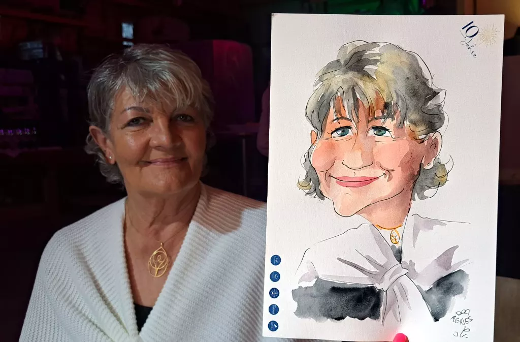 Anniversary portrait live