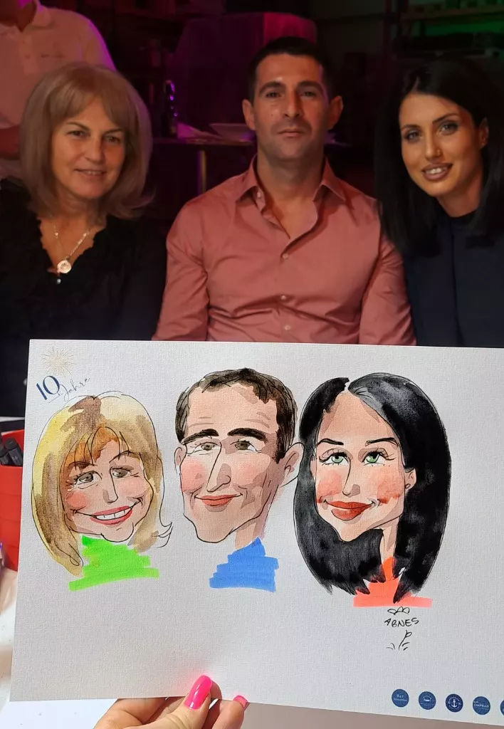 Team with a triple portrait